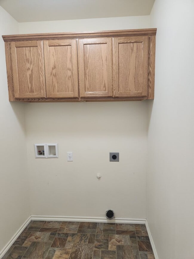 Building Photo - West Valley S. 90th 3br 2ba Double garage,...