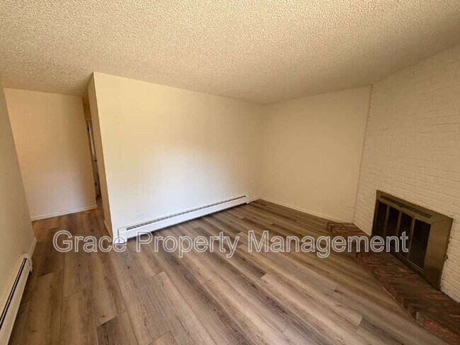 Building Photo - 2700 S Holly St