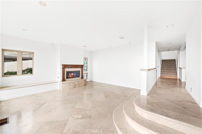 Building Photo - 1060 Skyline Dr