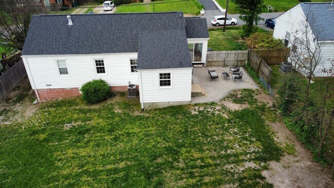 Building Photo - 1124 Bridle Ln