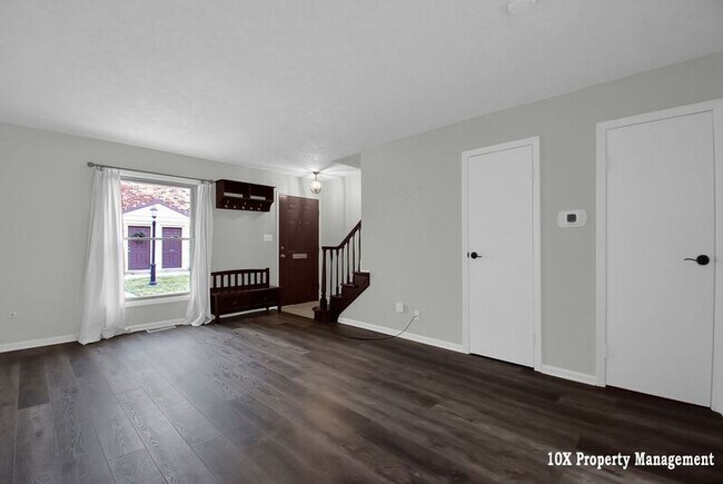 Building Photo - 911 Manor Ln