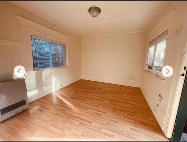 Living room - 2423 Roosevelt Ave