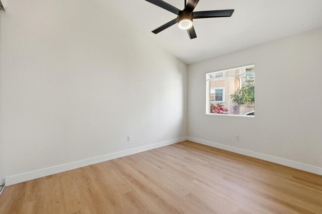 Building Photo - 5130 N River Rd