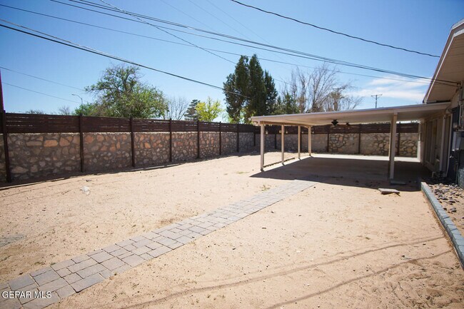 Building Photo - 9832 Heather Ave
