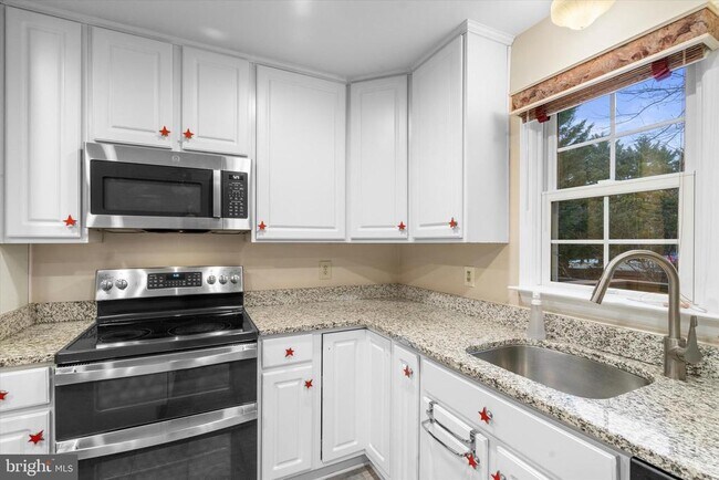 Building Photo - 2048 Pieris Ct