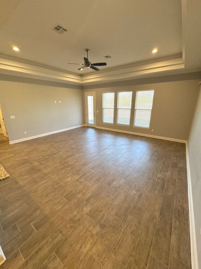 Building Photo - The Preserve Neighborhood!