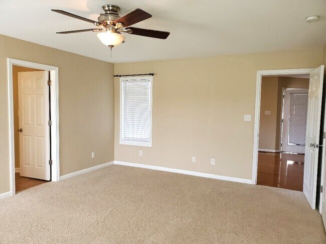 Building Photo - You have to see this beauty!