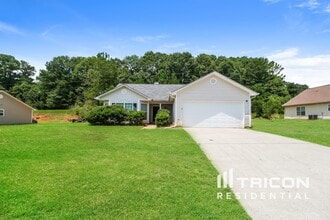 Building Photo - 1311 Meadow Walk Dr