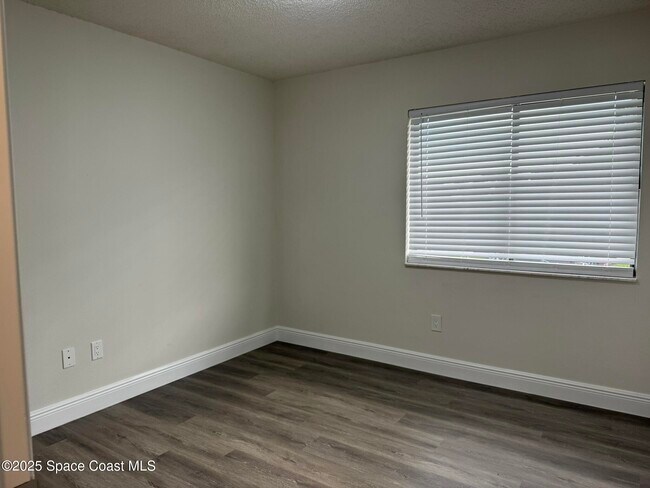 Building Photo - 889 Lamplighter Dr NW