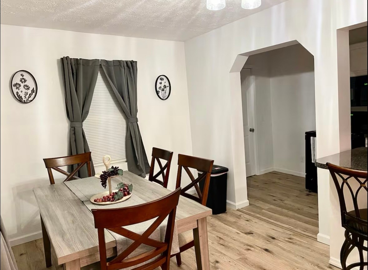 Building Photo - 312 Rosedale Ave