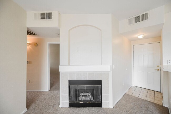 Building Photo - 7107 S Durango Dr
