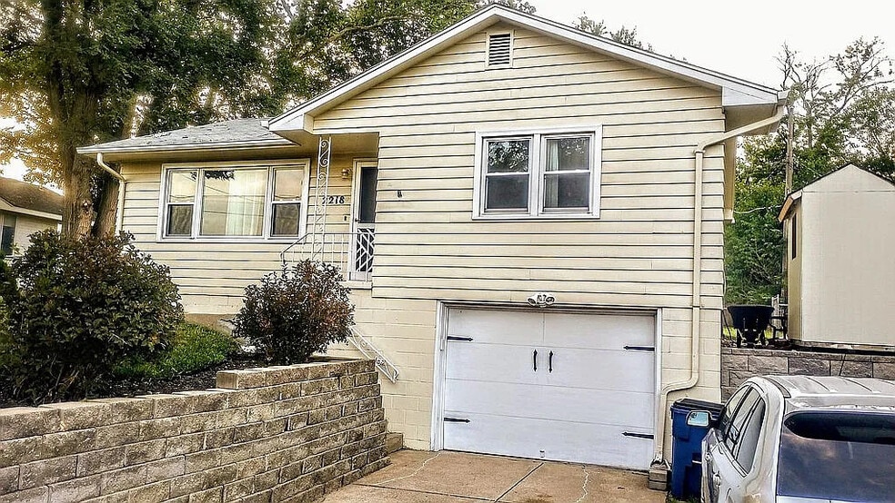 Building Photo - 2218 Avenue B