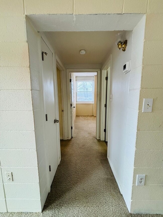 Building Photo - 904 Brightwood Manor Dr