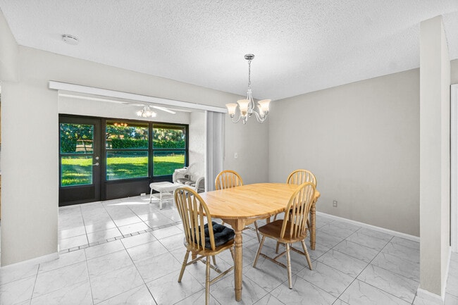 Building Photo - 4640 Rosewood Tree Ct