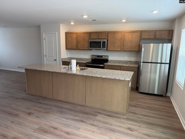 Building Photo - 3040 Hallsdale Dr