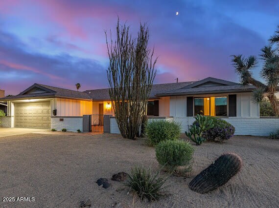 Primary Photo - 1101 E Balboa Dr