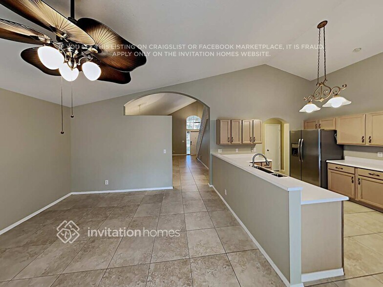 Building Photo - 9651 Vía Emilie