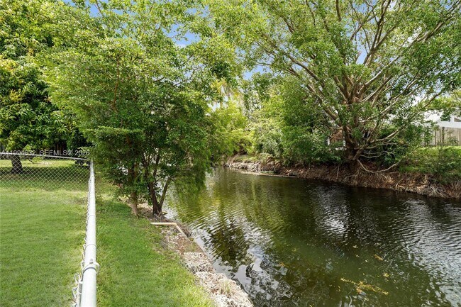 Building Photo - 7201 NW 46th Ct