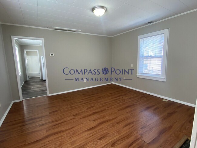 Building Photo - Spacious 1 bedroom and 1 bath house! FIRST MONTH RENT FREE!!!