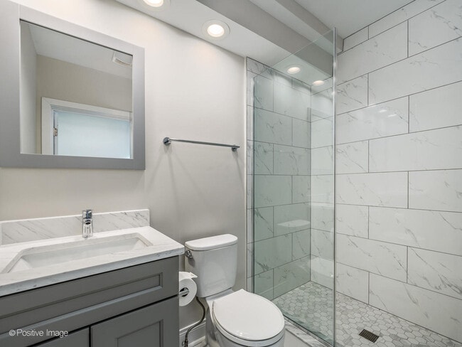 Building Photo - 2013 W North Ave