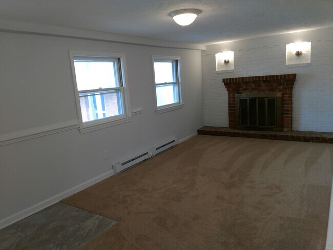 Building Photo - 3 Bedroom 3 Bathroom House in Town of Fron...
