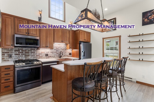 Primary Photo - 400 Argentine St