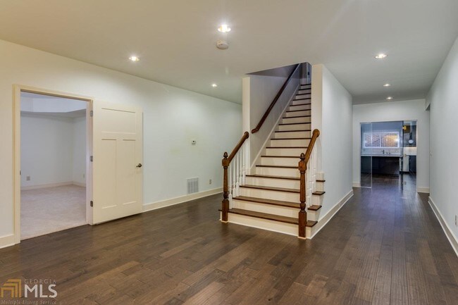 Building Photo - 3123 W Addison Dr