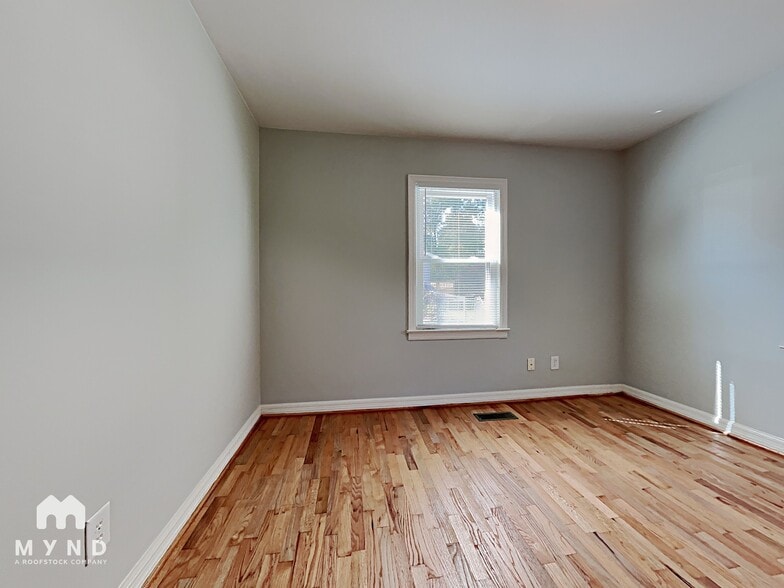 Building Photo - 906 5th Ave SW