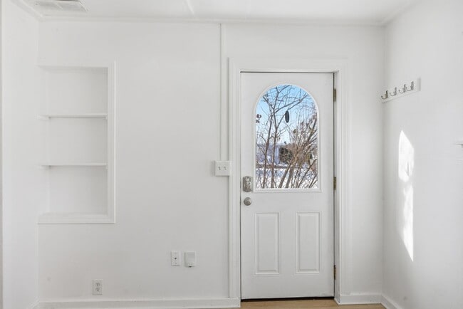 Building Photo - Charming 1-Bed, 1-Bath ADU in Lake Orion!