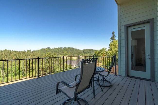 Building Photo - Gorgeous Home with a view!! Available Now!!