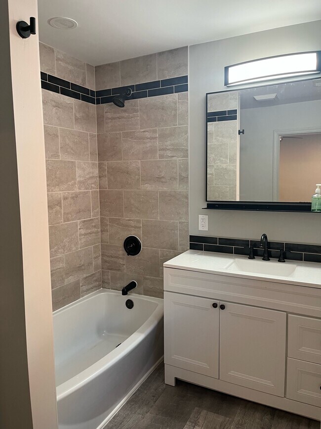 Building Photo - 2451 S 14th St