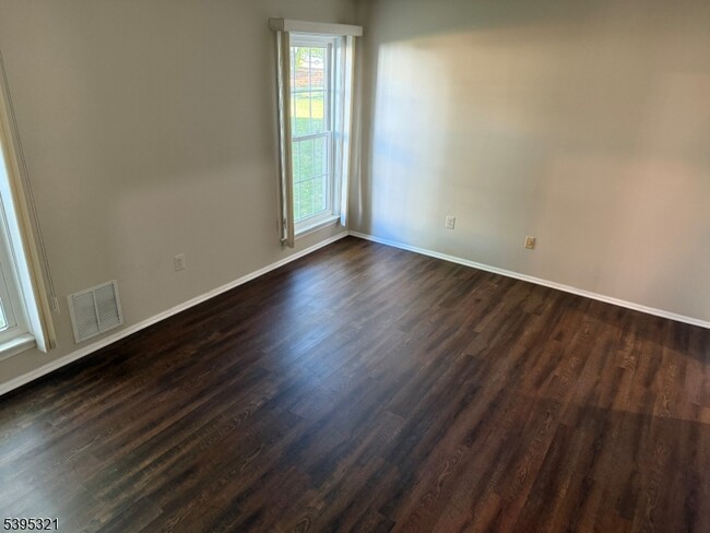 Building Photo - 75 Homestead Ln