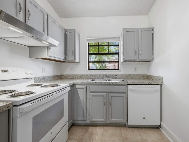 Building Photo - 321 Norwood Terrace