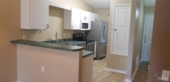 Building Photo - 319 Loveland Cir