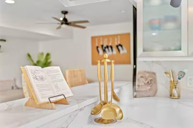 Building Photo - 2780 NE 16th St