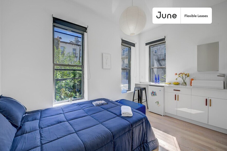 Building Photo - Modern ROOM at The Maison on Halsey