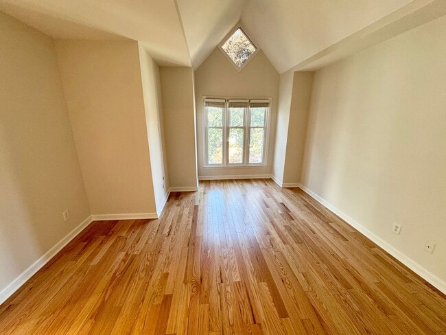 Building Photo - Top-Floor End Unit Condo at New Bern Place