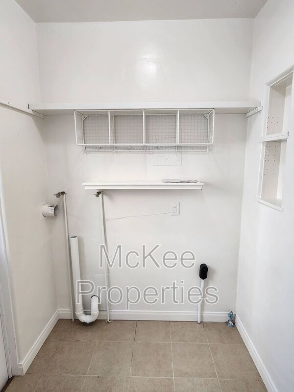 Building Photo - 907 9th St