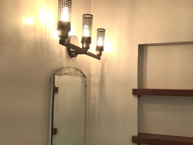 Building Photo - Modern, beautiful 3Bdrm, 2ba unfurnished i...