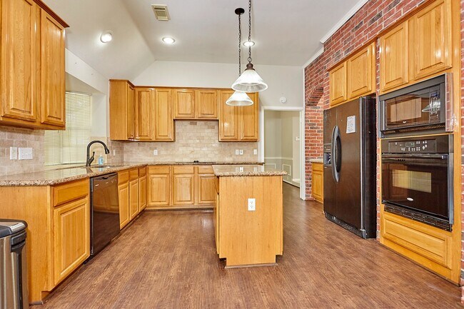 Building Photo - 6734 Wildacre Dr