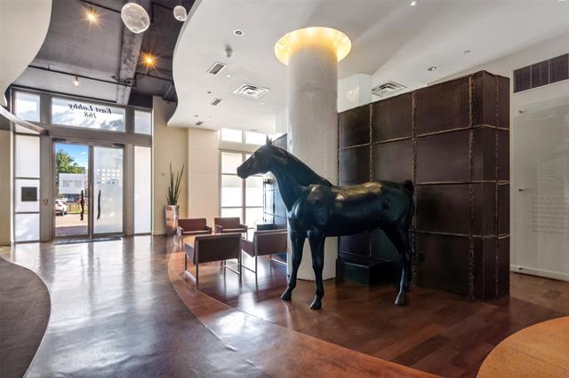 Building Photo - 2600 W 7th St