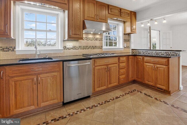 Building Photo - 5405 Ridgefield Rd