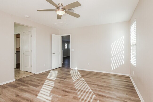 Building Photo - 11633 N 165th Ln