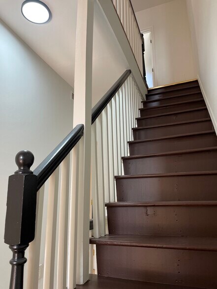 Stairway - 904 N Carlisle St