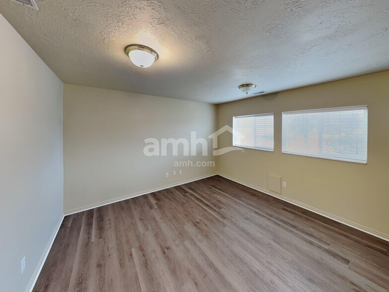 Building Photo - 1126 N 2570 W