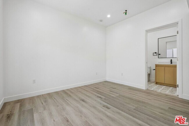 Building Photo - 1434 Beverwil Dr