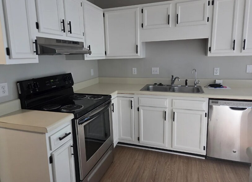 Building Photo - 2904 Bannf Ct