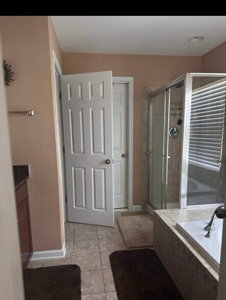 Building Photo - 8664 Woodhue Ct