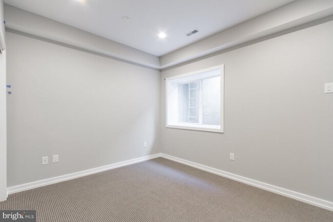 Building Photo - 712-14 S Sartain St