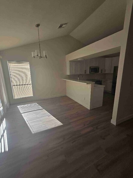 Building Photo - 7121 W Sierra Vista Dr